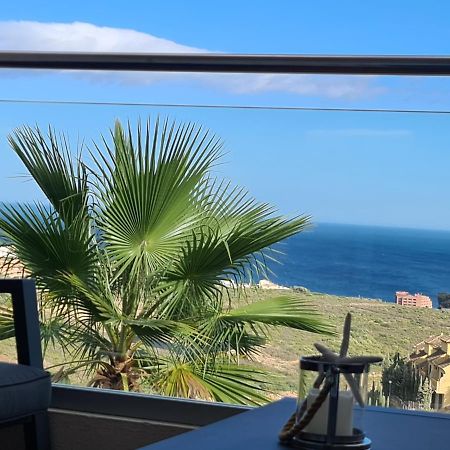 Seaside Serenity - Stylish Apartment With Spectacular Views Манилва Екстериор снимка
