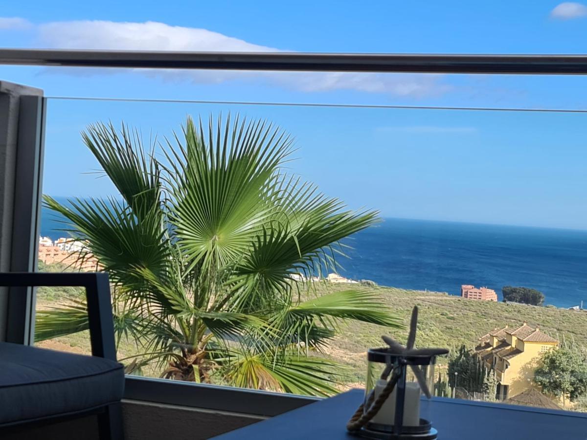 Seaside Serenity - Stylish Apartment With Spectacular Views Манилва Екстериор снимка