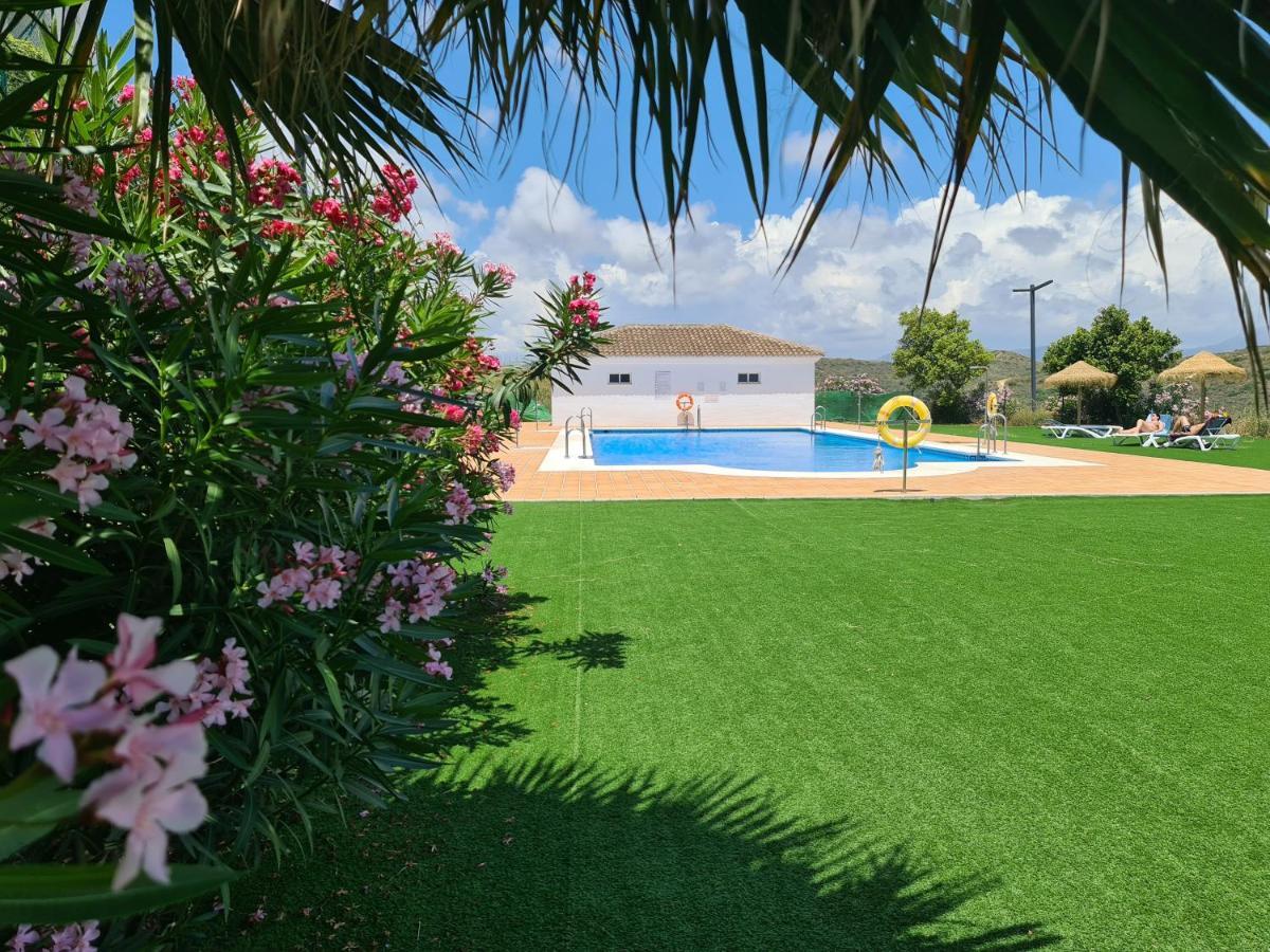 Seaside Serenity - Stylish Apartment With Spectacular Views Манилва Екстериор снимка