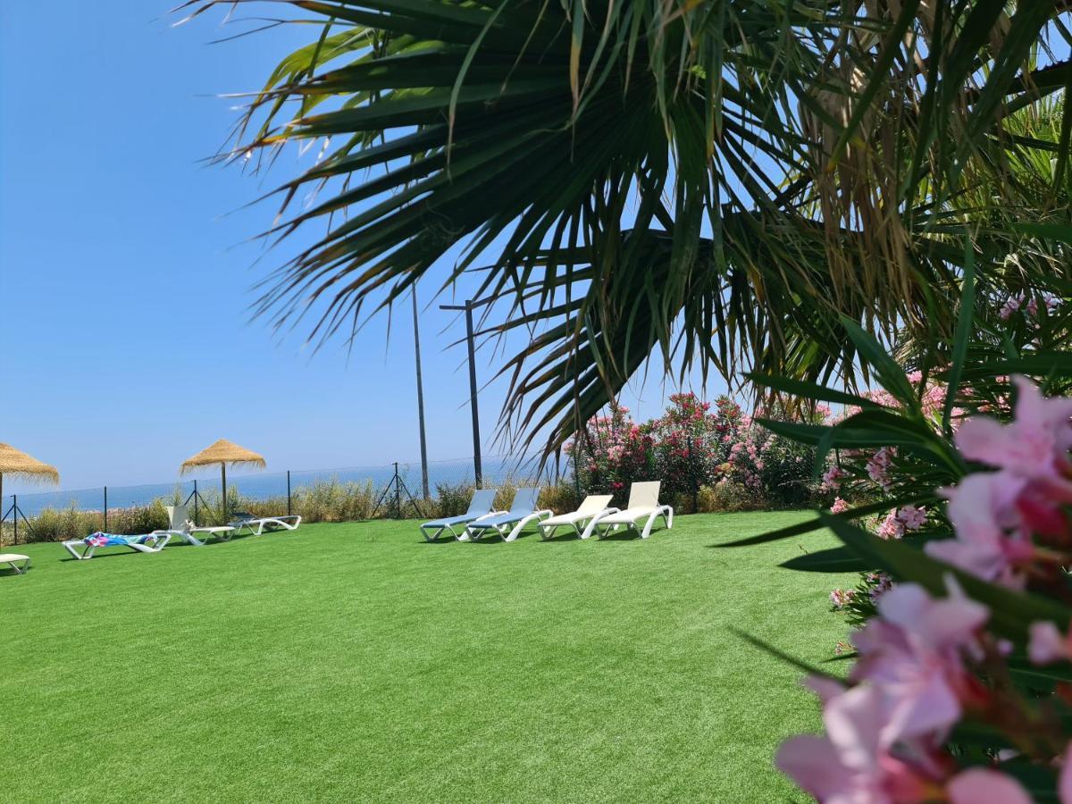 Seaside Serenity - Stylish Apartment With Spectacular Views Манилва Екстериор снимка